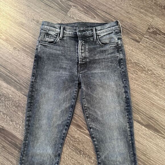 Mother The Stunner in Train Stops - Picture 3 of 8